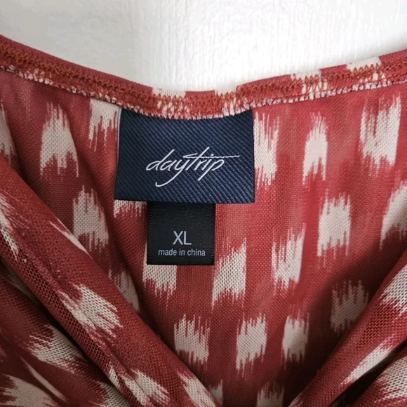 Daytrip Rust and Cream Twisted Front  Top - Picture 3 of 6